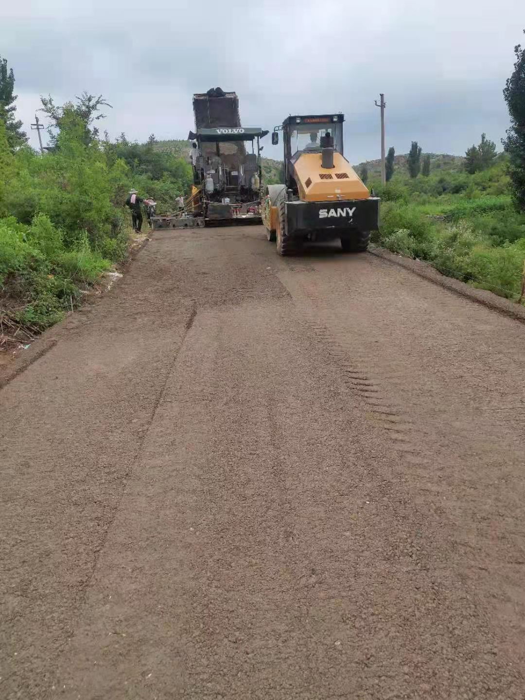 瀝青路面在使用過程中色澤的變化主要原因